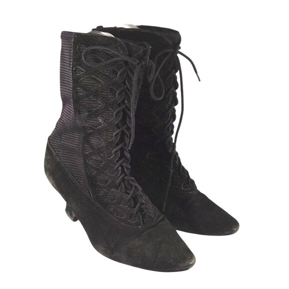 Vintage Women's Size 6.5B Victorian-Style Witch Lace-Up Black Suede  Boots - Picture 1 of 8